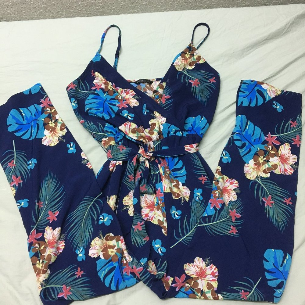 Jumper with blue tropical pattern